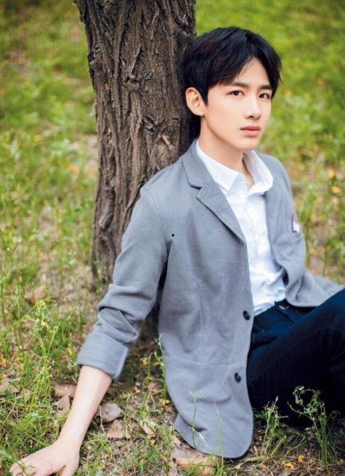 白敬亭田曦薇娱乐吃瓜,娱乐吃瓜引发网友热议